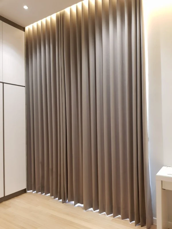 15 (18) Alina Curtain